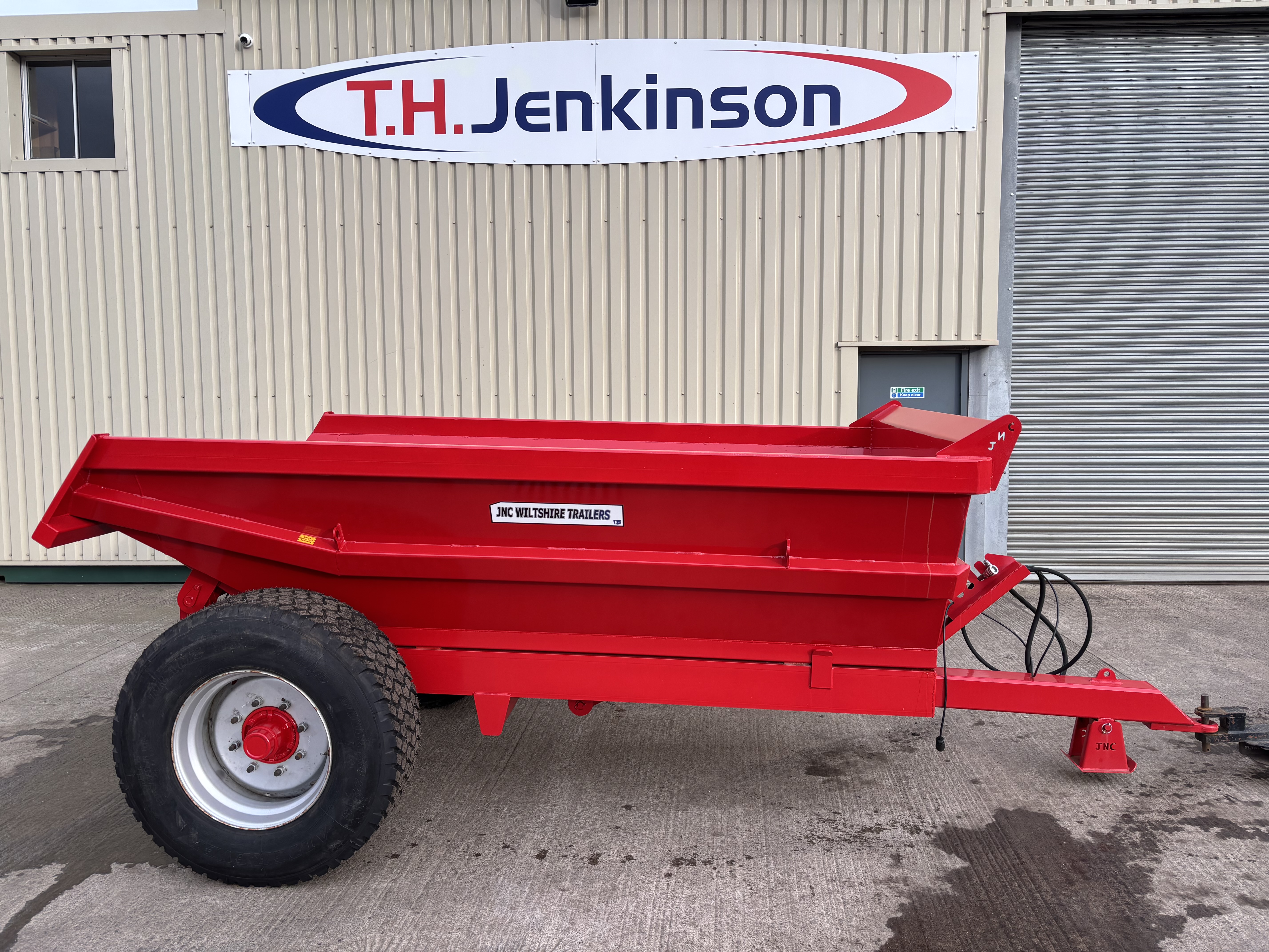 8 Ton Dump Trailer (super singles)